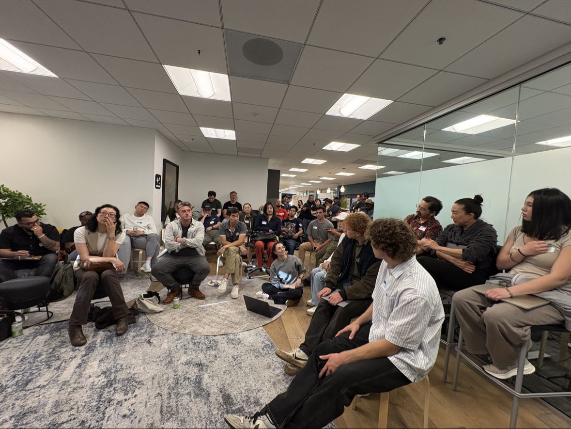 The full room listening during the evening Build Night discussion